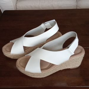 CL laundry white wedges